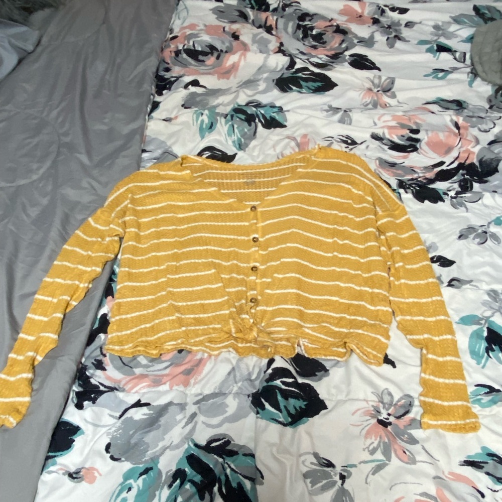 Cropped long sleeve shirt